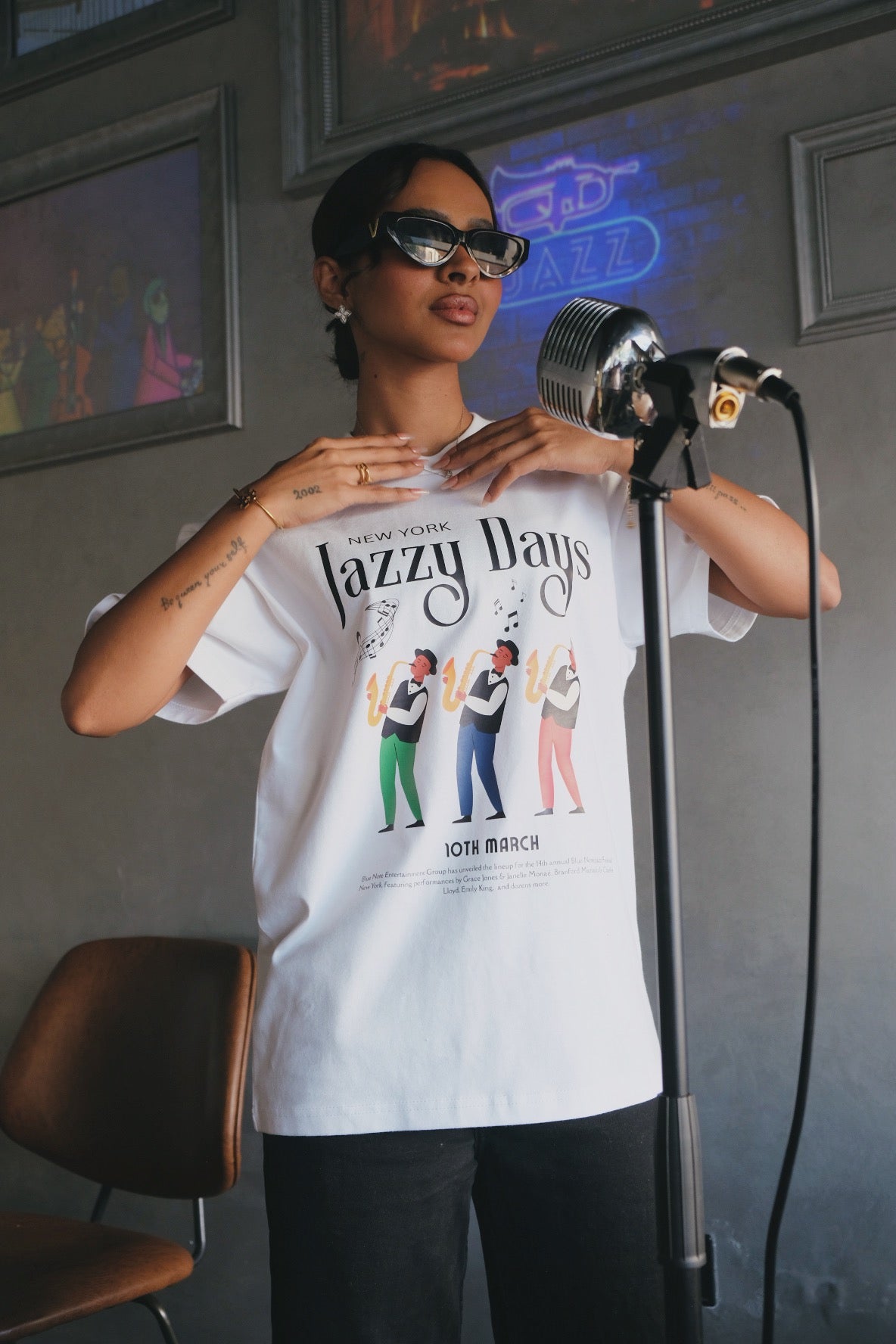 Jazzy Days -تي شيرت نسائي ثقيل الوزن