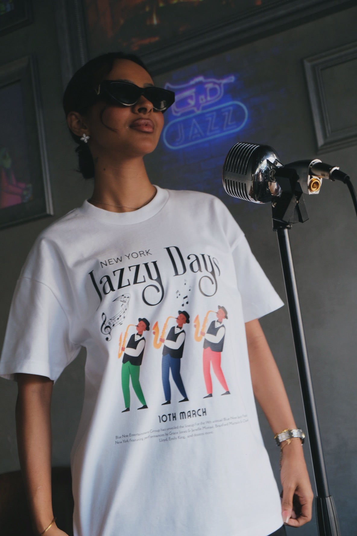Jazzy Days -تي شيرت نسائي ثقيل الوزن