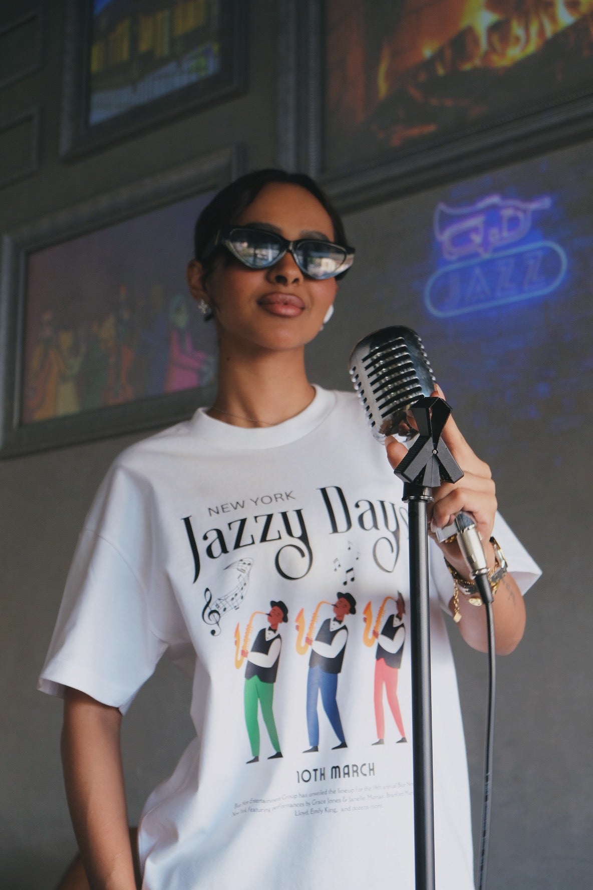 Jazzy Days -تي شيرت نسائي ثقيل الوزن