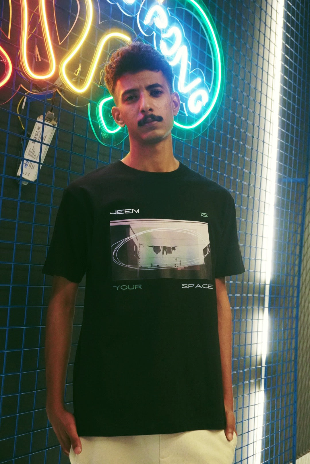 Jeem Is Your Space - تي شيرت للجنسين